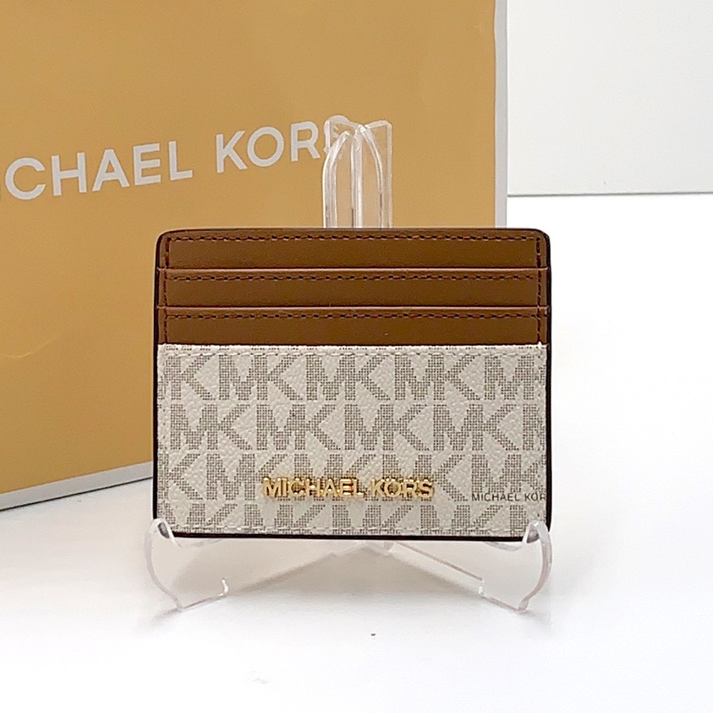 MICHAEL KORS
Leather Large Card Holder Case Wallet
Vanilla signature col…